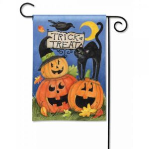 The Backyard Naturalist has DC Metro area's best selection of decorative garden flags for every holiday and special occasion. Featured here: Trick or Treat Garden Flag with illustrated Jack-o-Lantern, Witch's Hat, Black Cat.